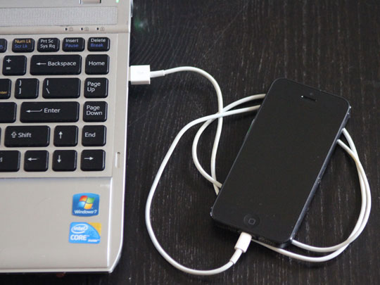 Vuelva a conectar iPhone con otro puerto USB o cable