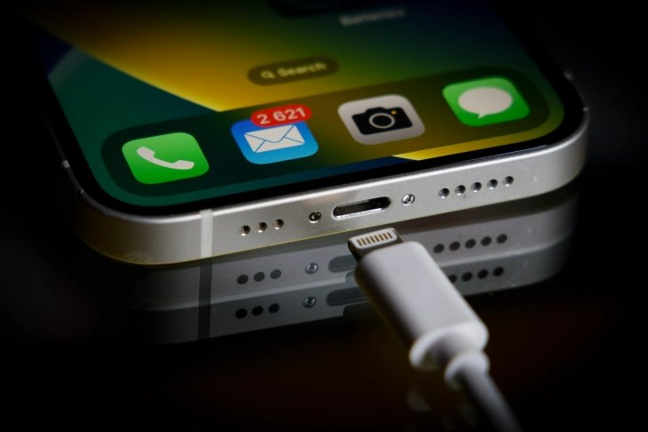 Mi iPhone 16 no carga